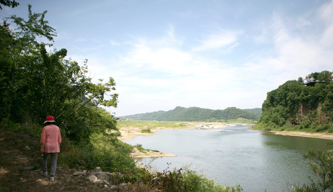 강변을 따라 이어지는 긴 여정 연천 평화누리길